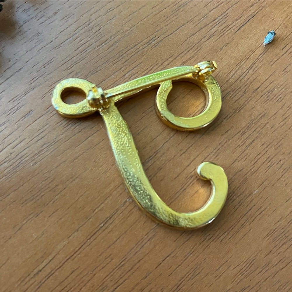 “T” Monogram Pin ✨ VINTAGE - Picture 2 of 6